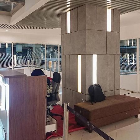 Redliving Apartemen Grand Kamala Lagoon - Pekayon Tower Barclay North Bekasi Kültér fotó