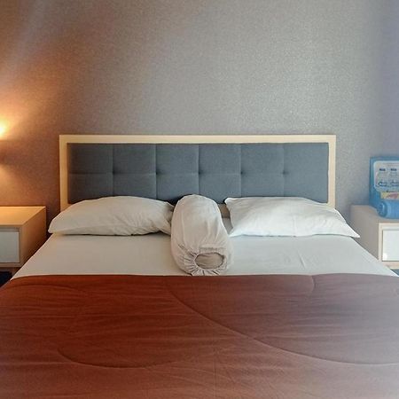 Redliving Apartemen Grand Kamala Lagoon - Pekayon Tower Barclay North Bekasi Kültér fotó